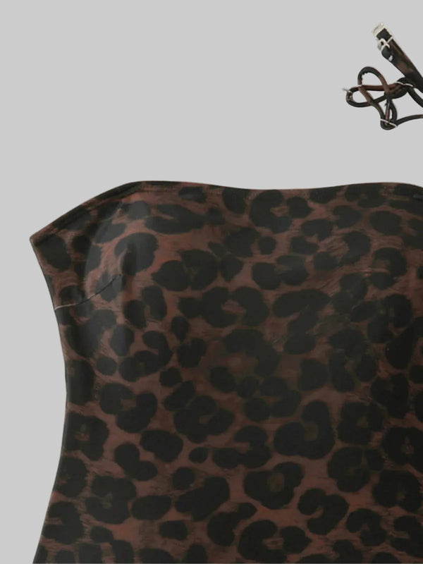 Leopard print strapless top on a textured white background with 'Varleinsar' branding.
